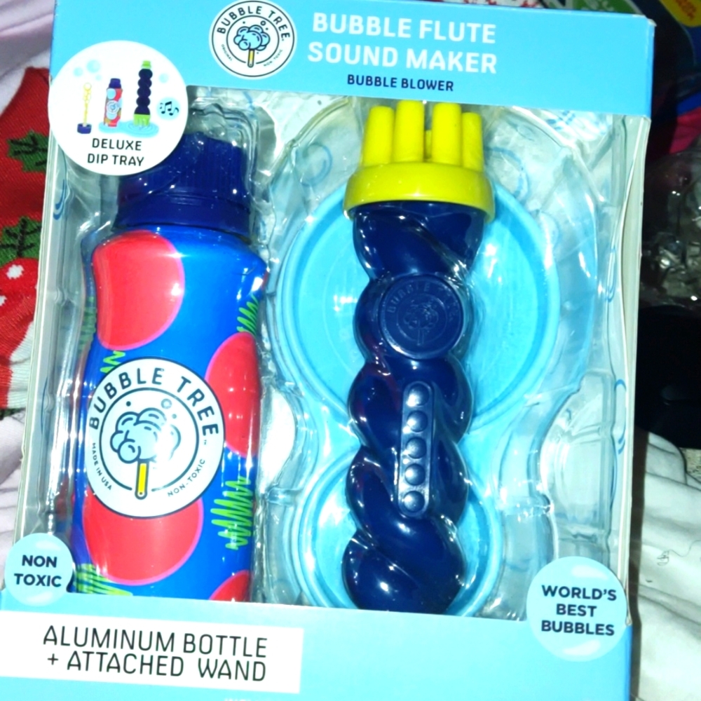 Bubble flute sound maker with bubble blower